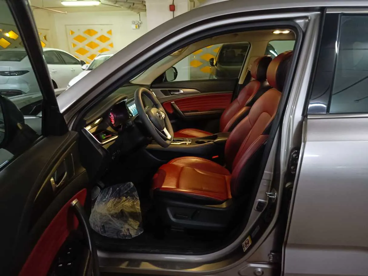 Car image 14