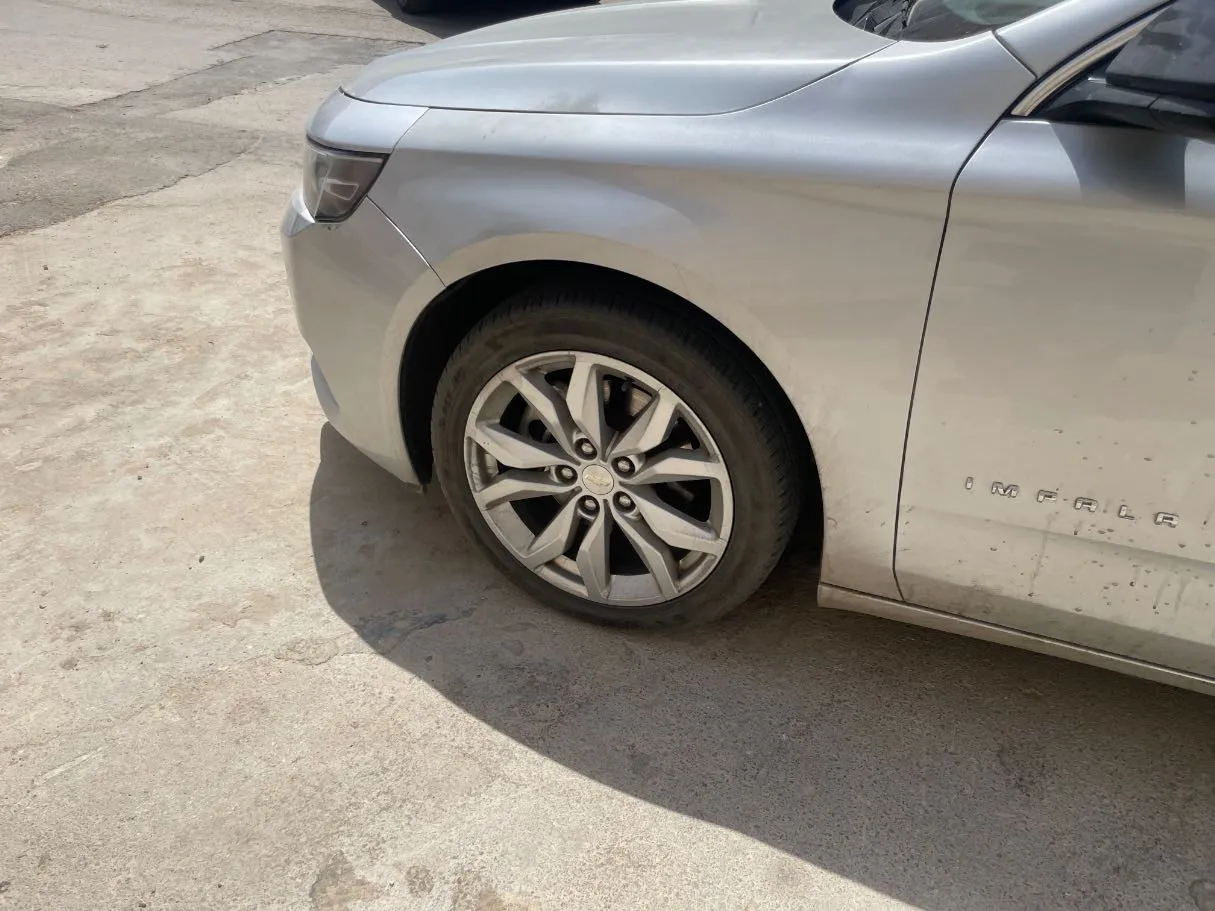 Car image 9