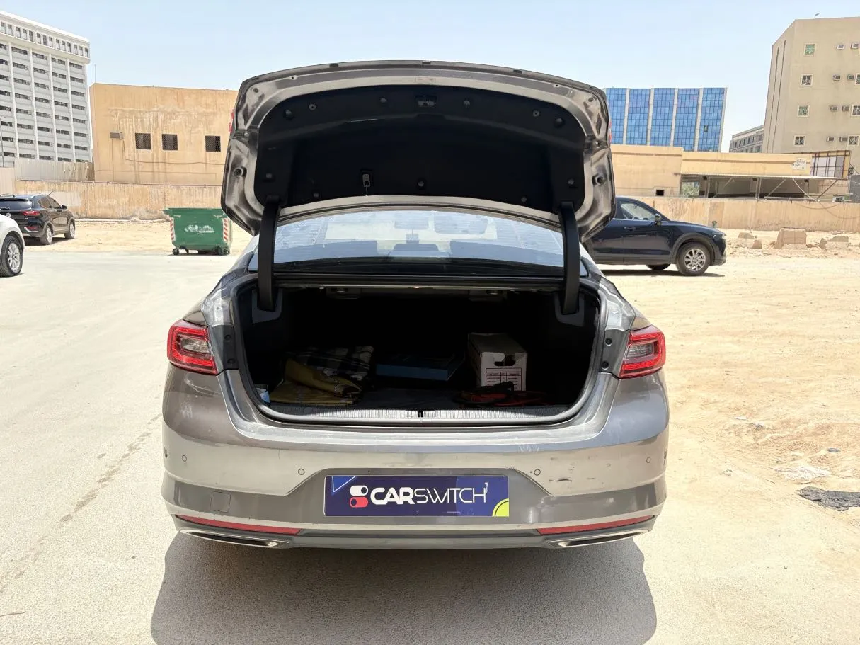 Car image 24