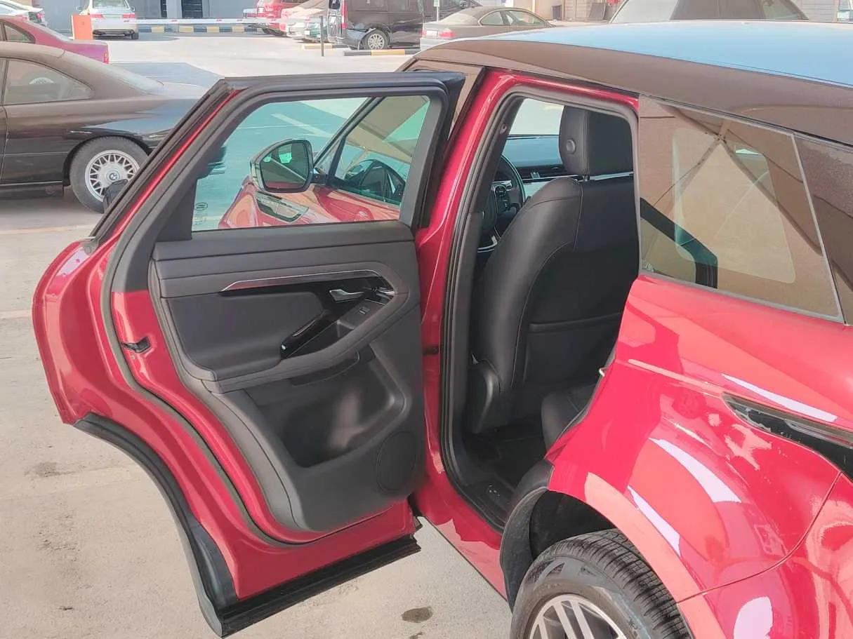 Car image 13