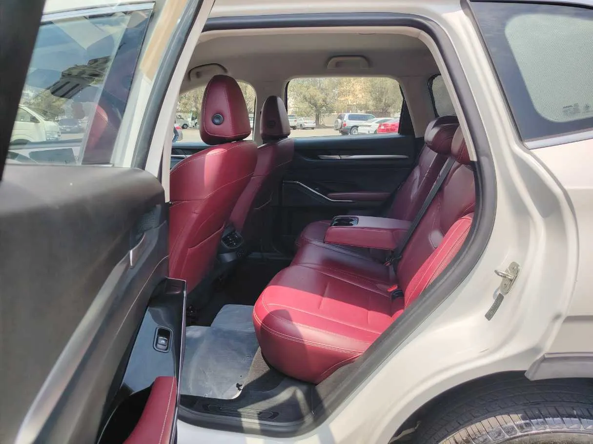 Car image 15