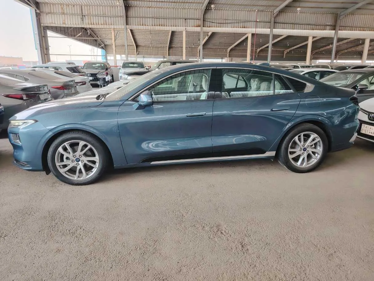Car image 8