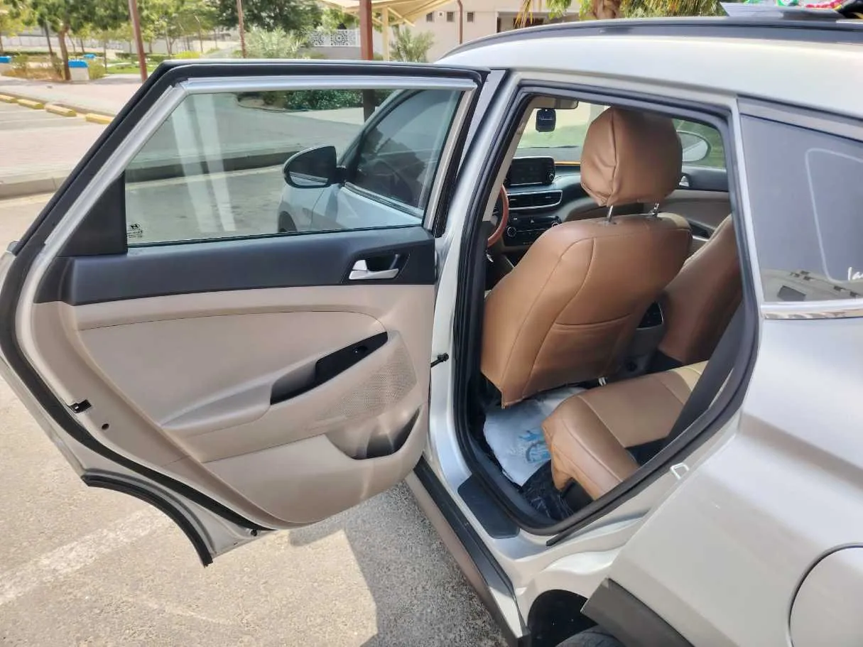 Car image 15