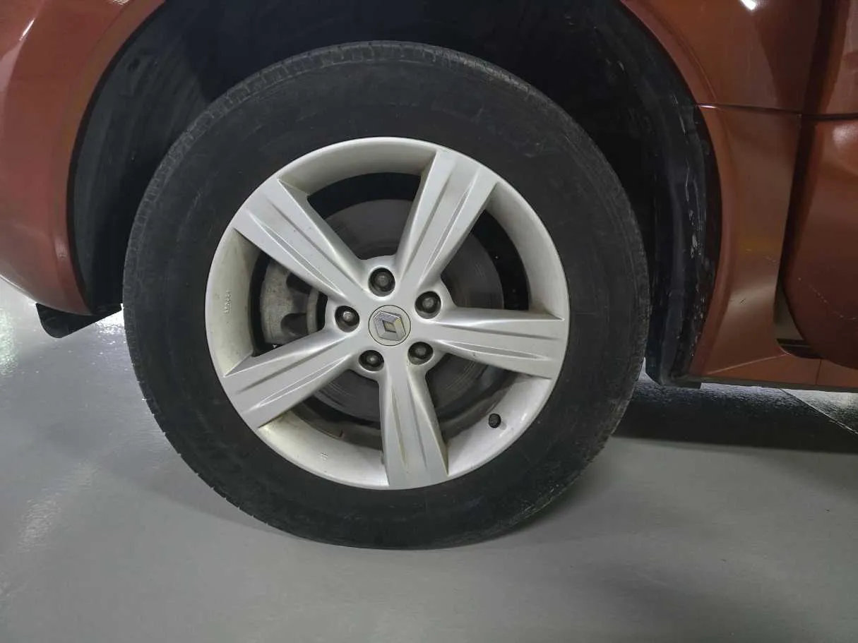 Car image 9