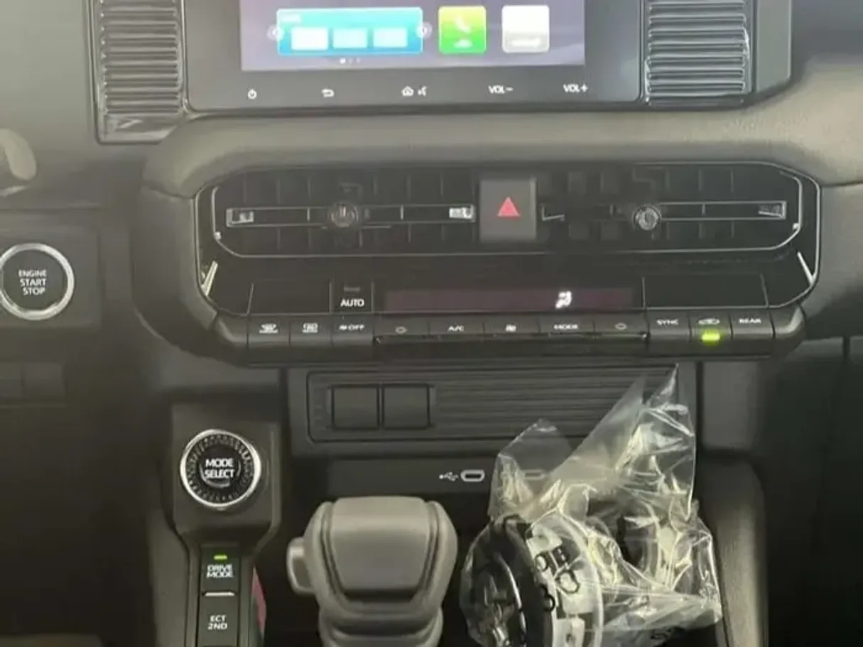 Car image 9