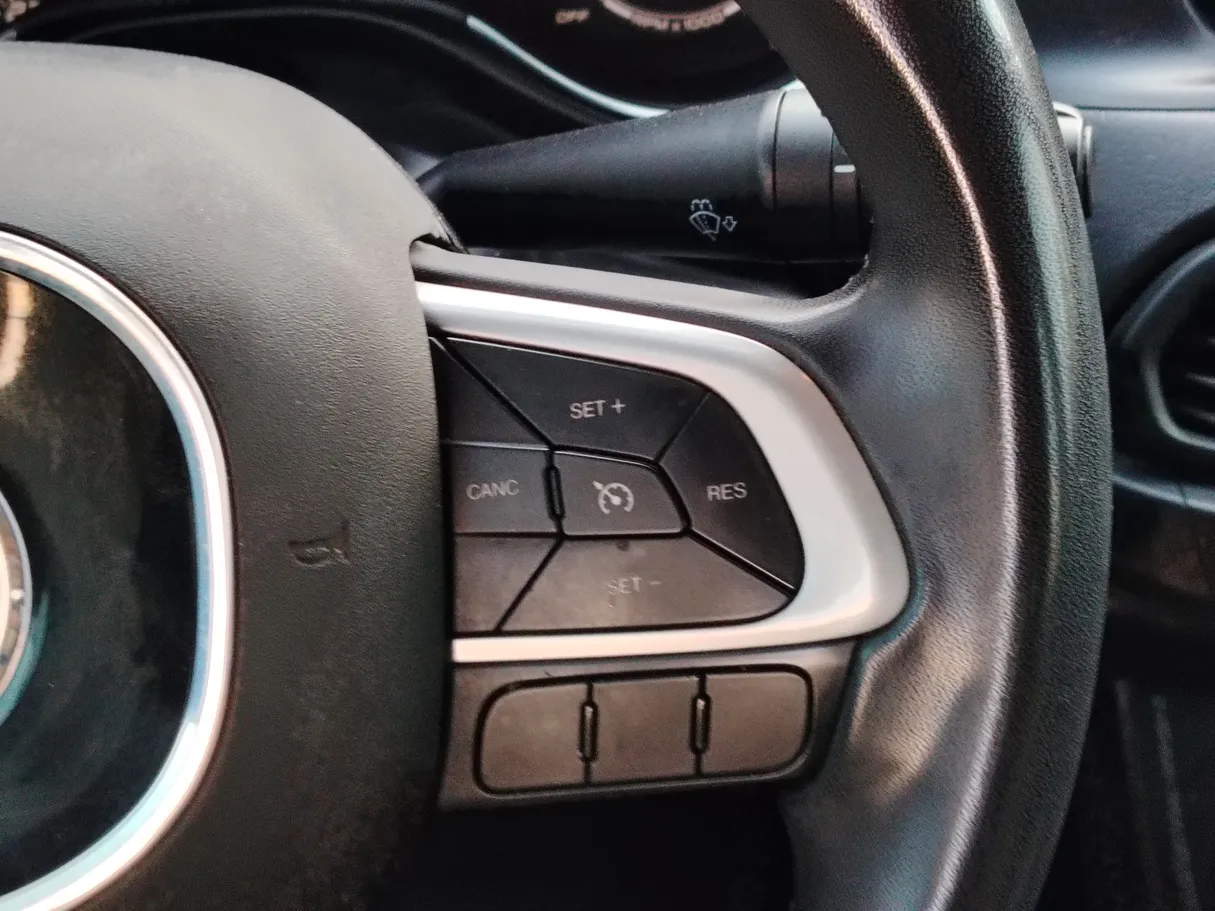 Car image 25