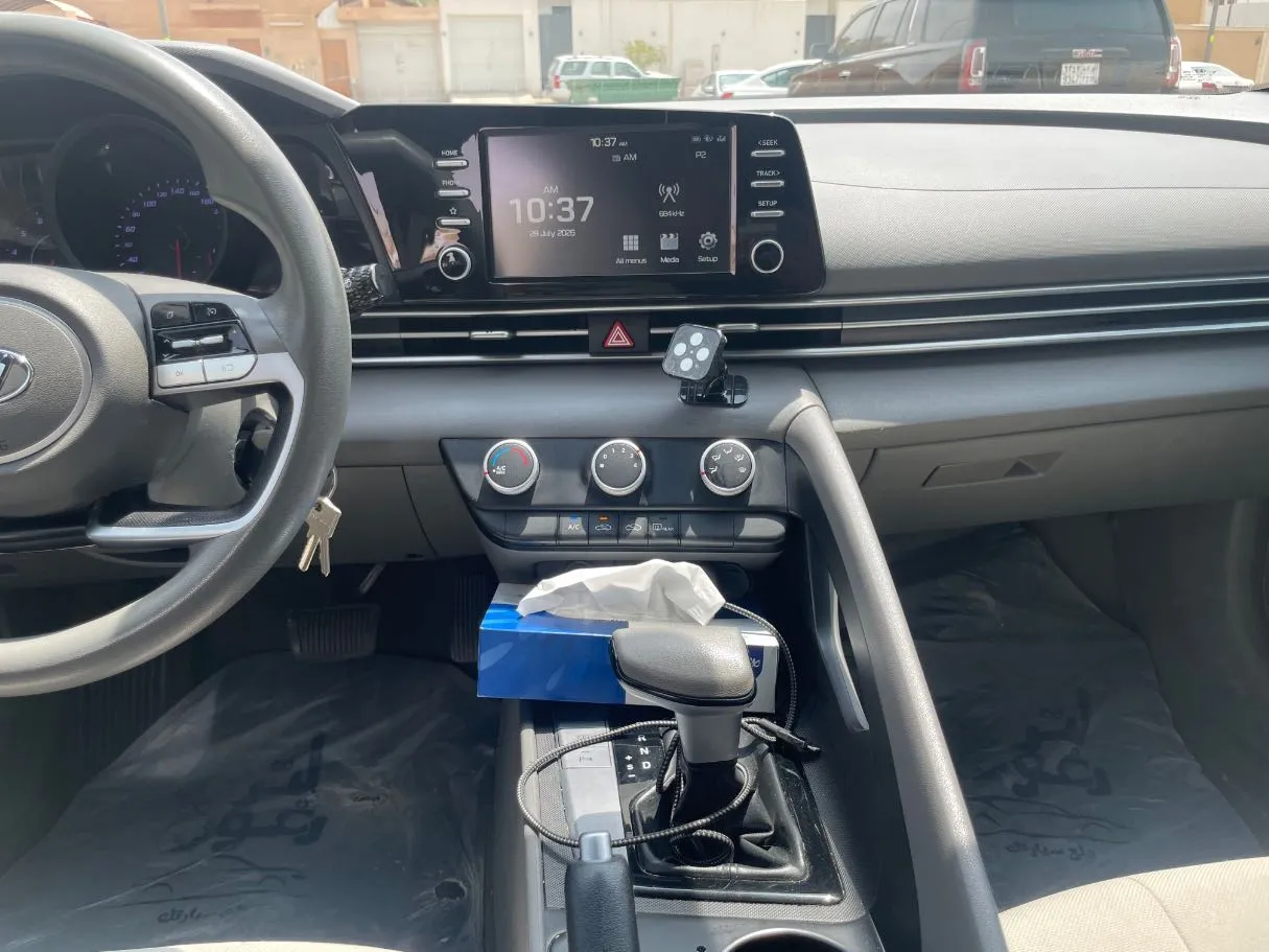 Car image 18