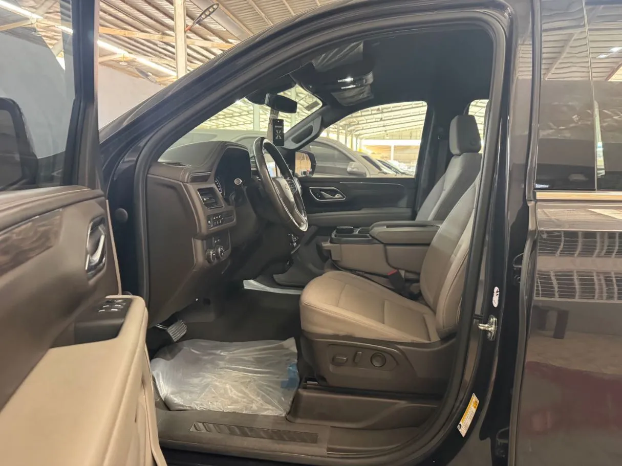 Car image 11