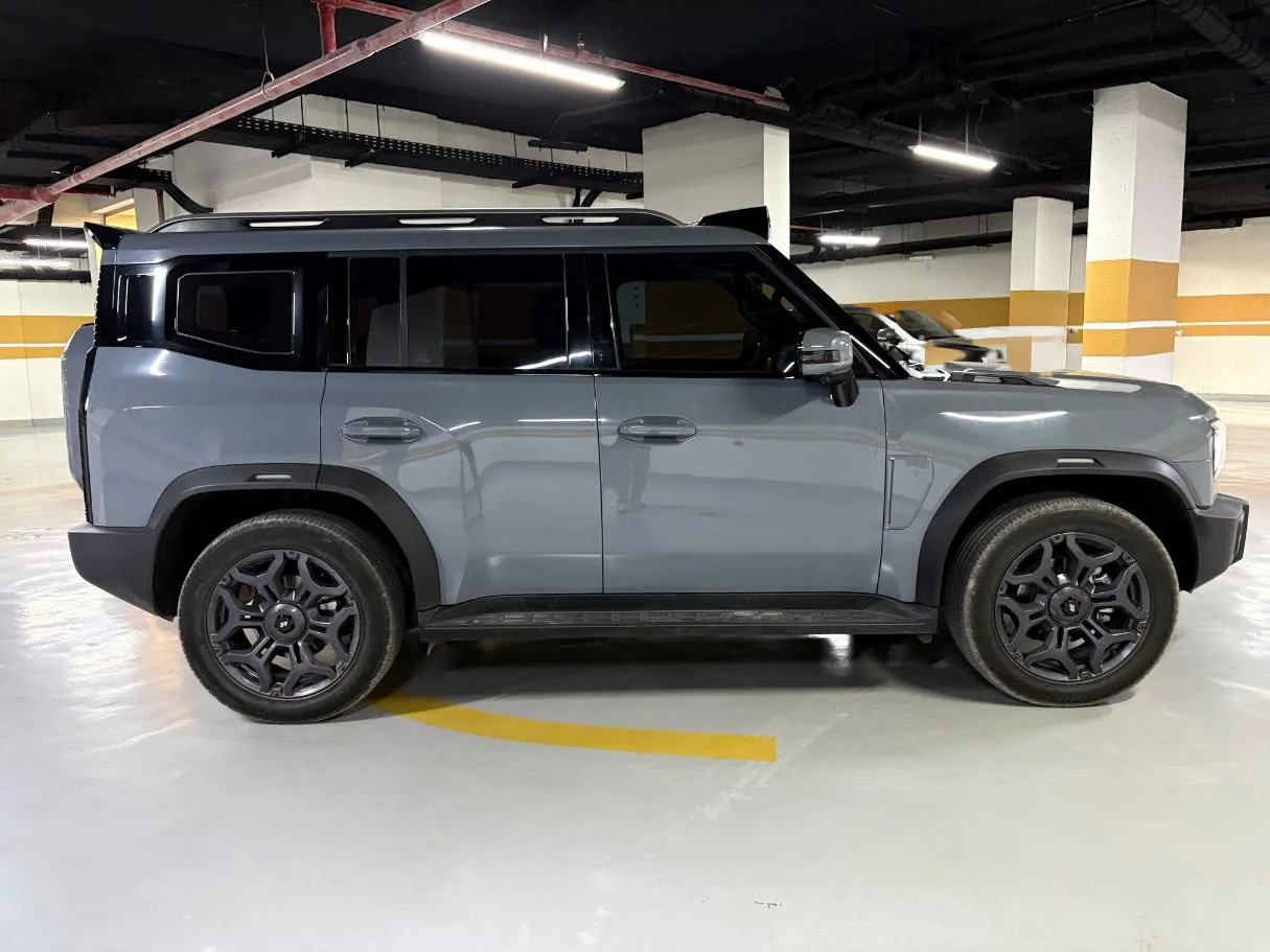 Car image 4