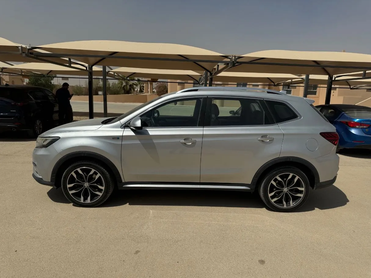 Car image 8