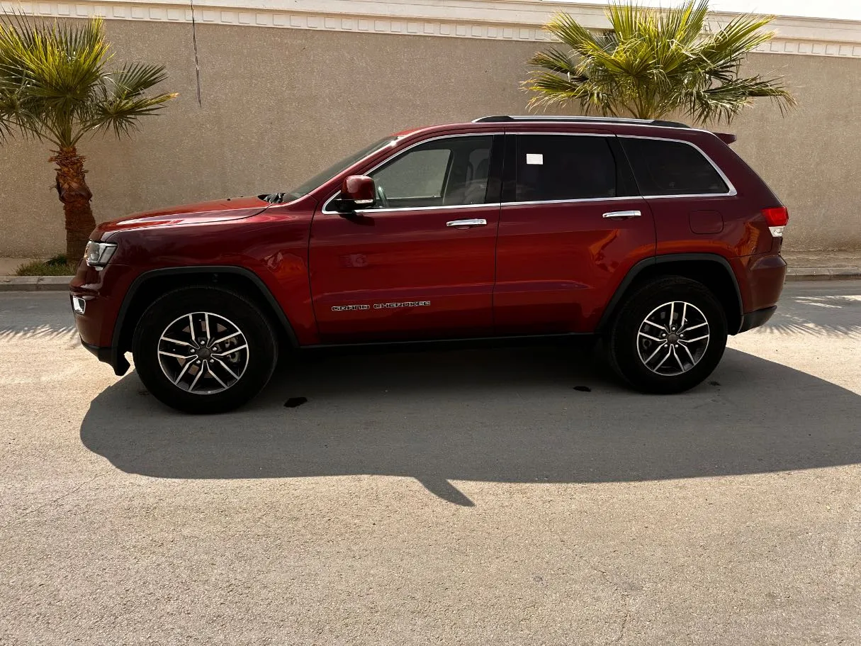 Car image 8