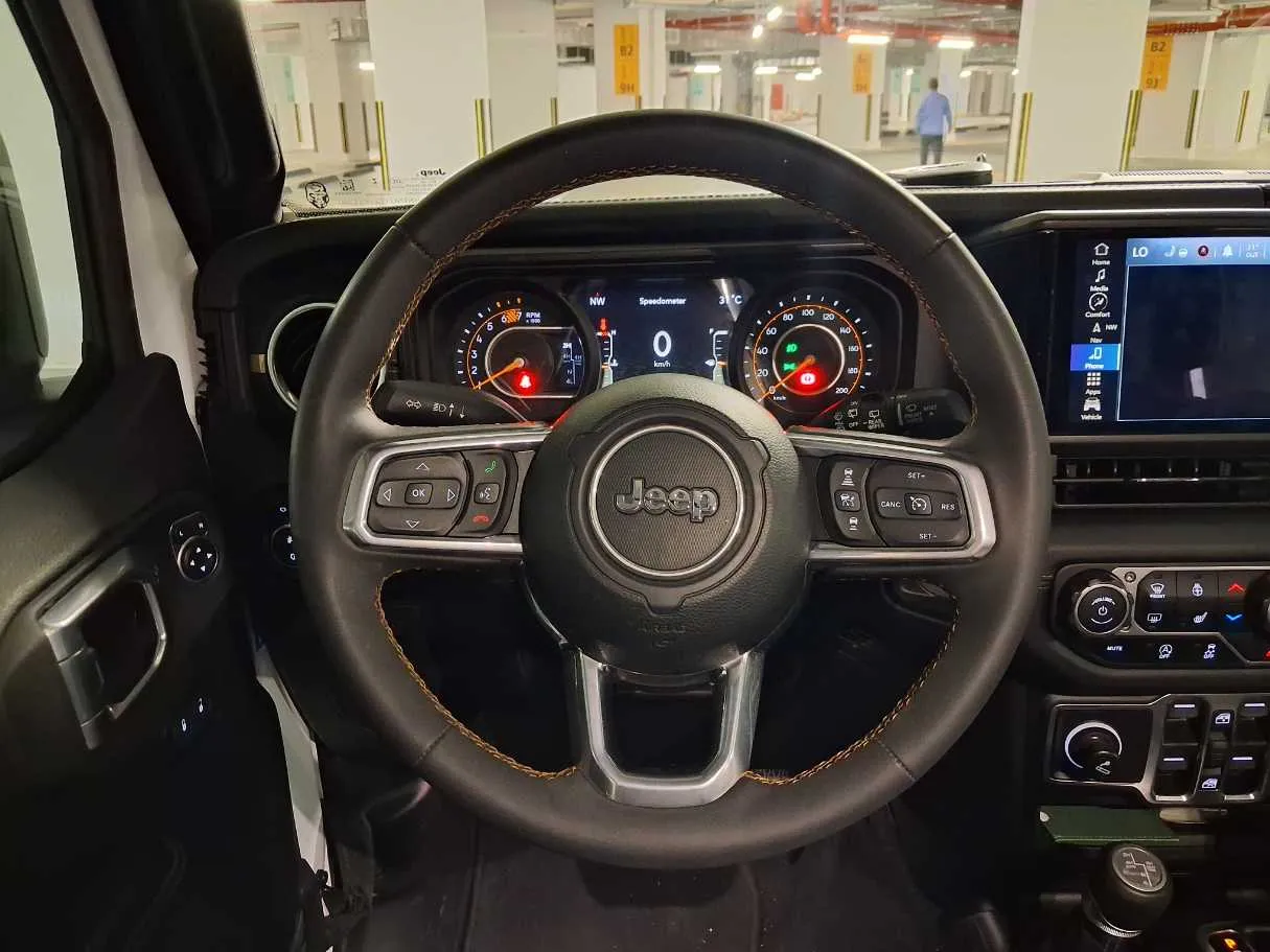 Car image 19