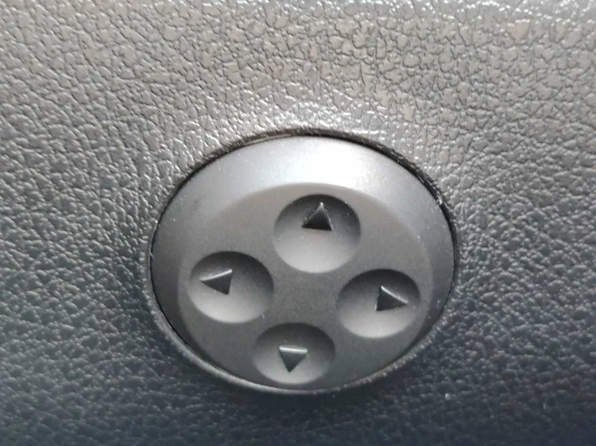 Car image 30