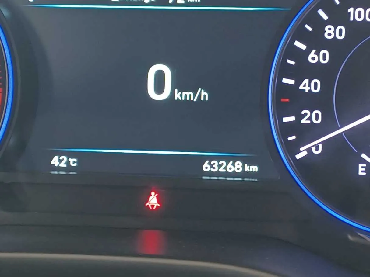 Car image 13