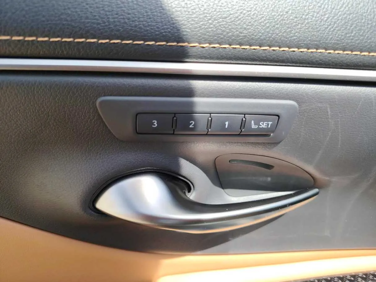 Car image 37