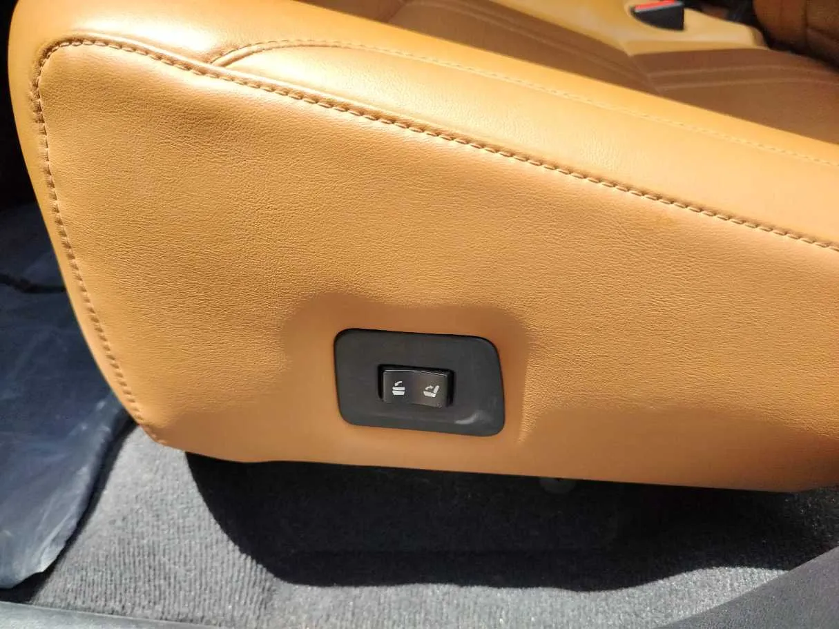 Car image 36