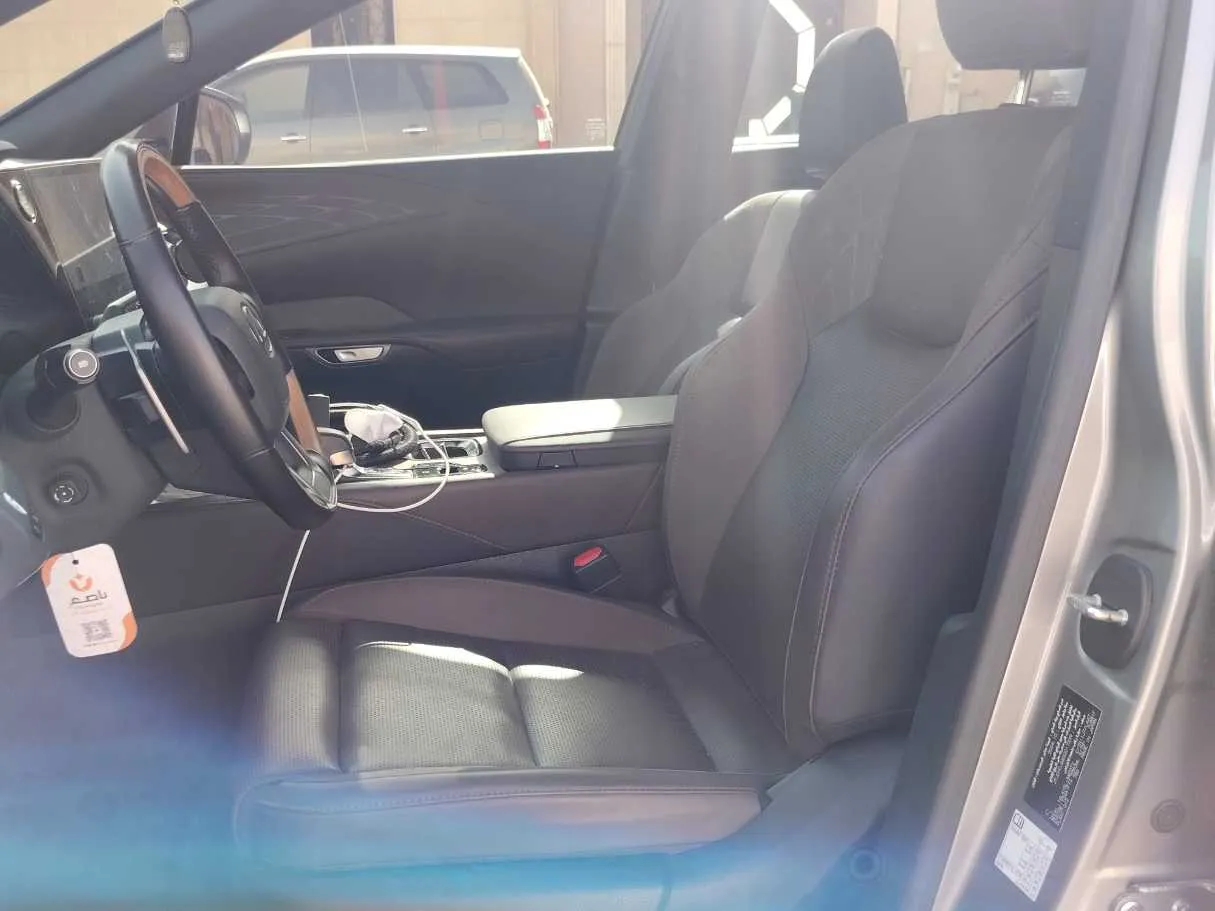 Car image 13