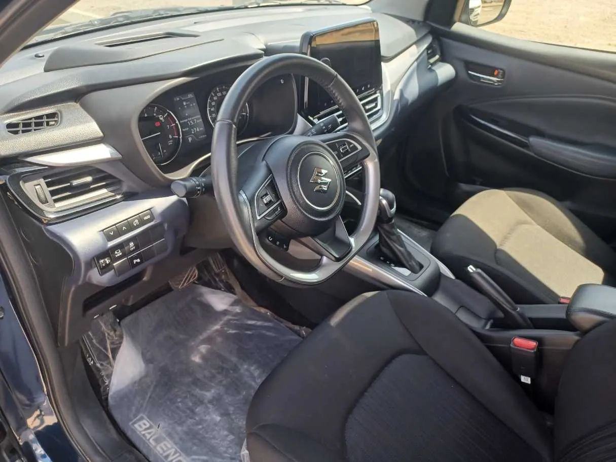 Car image 12