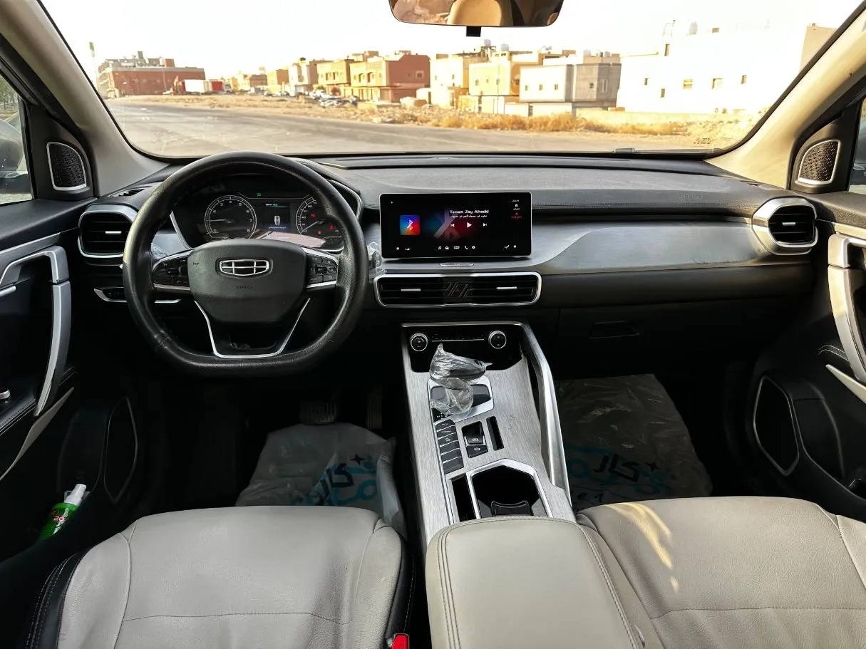Car image 15