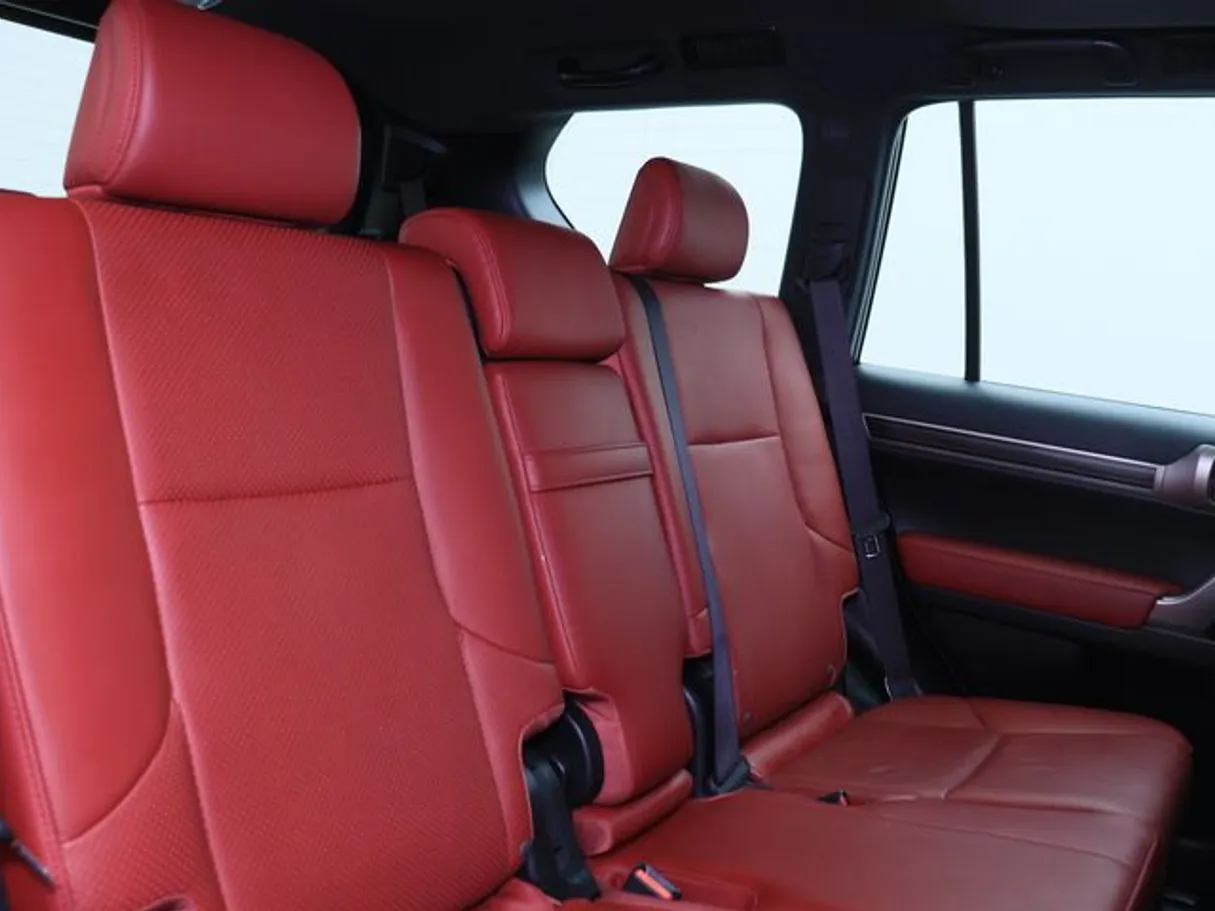 Car image 9