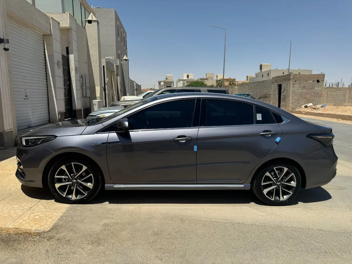 Car image 7