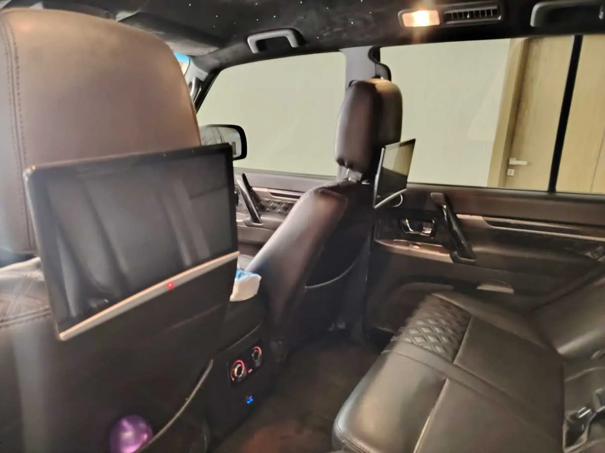 Car image 19