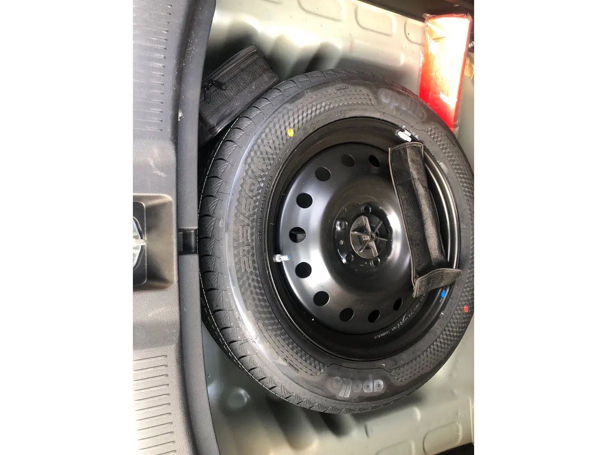 Car image 23