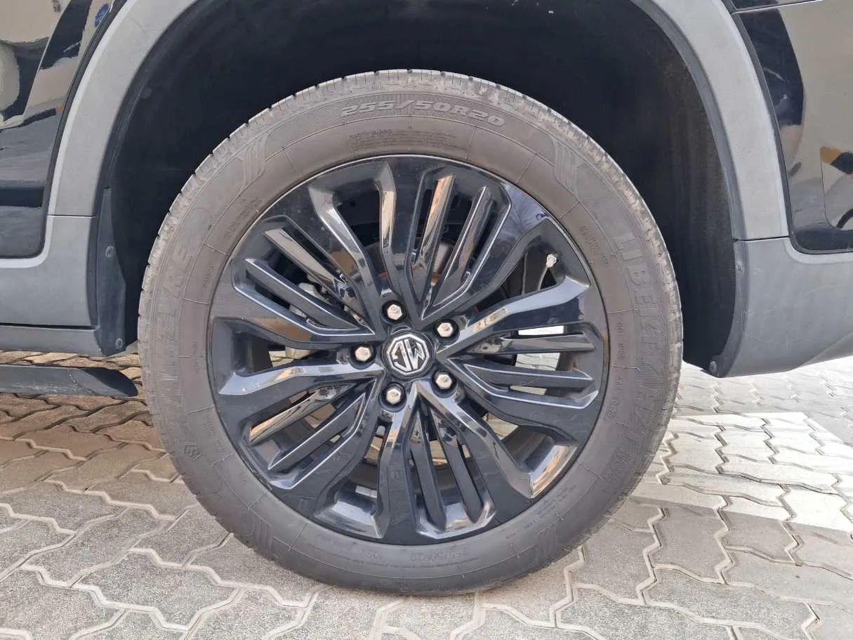 Car image 9