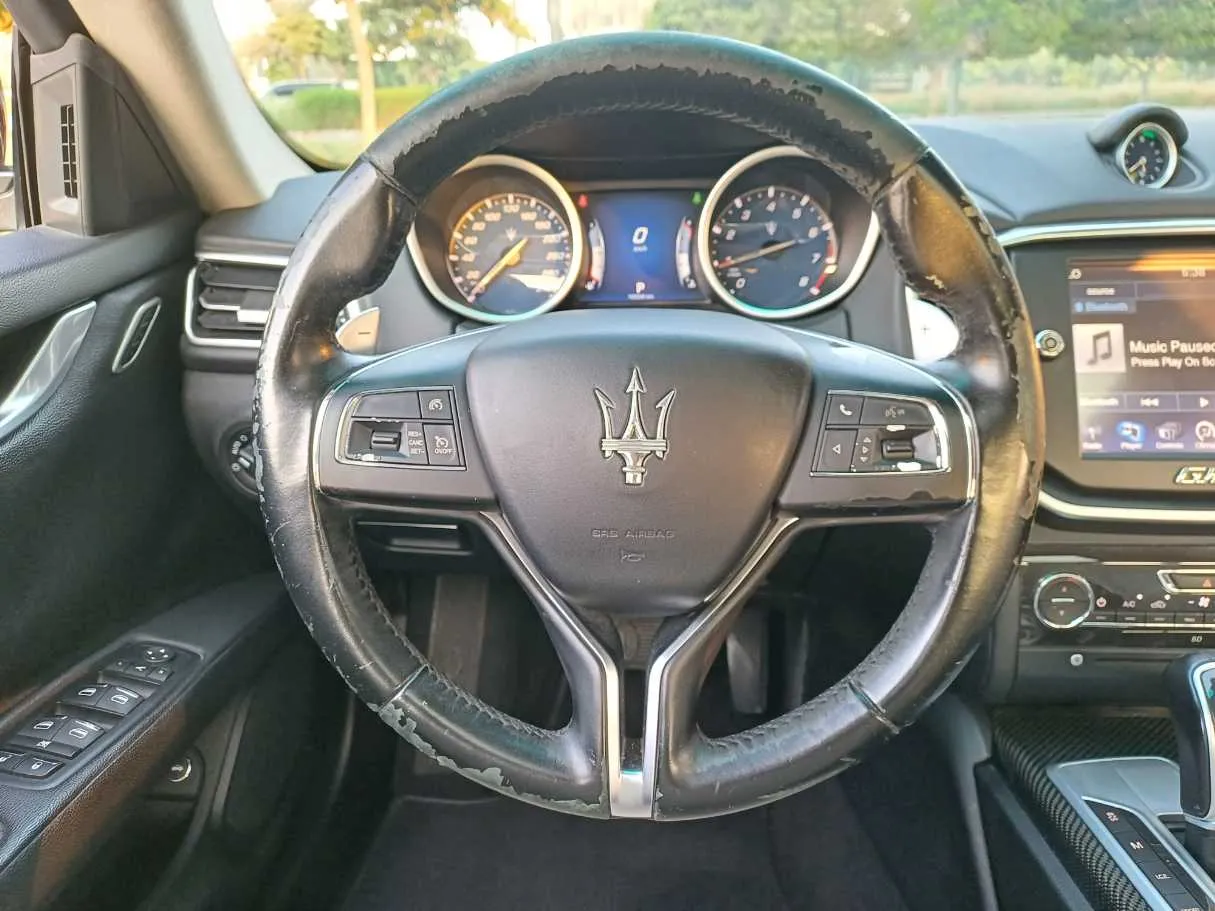 Car image 18