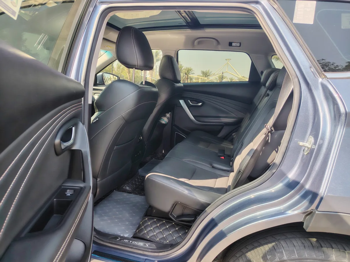 Car image 17