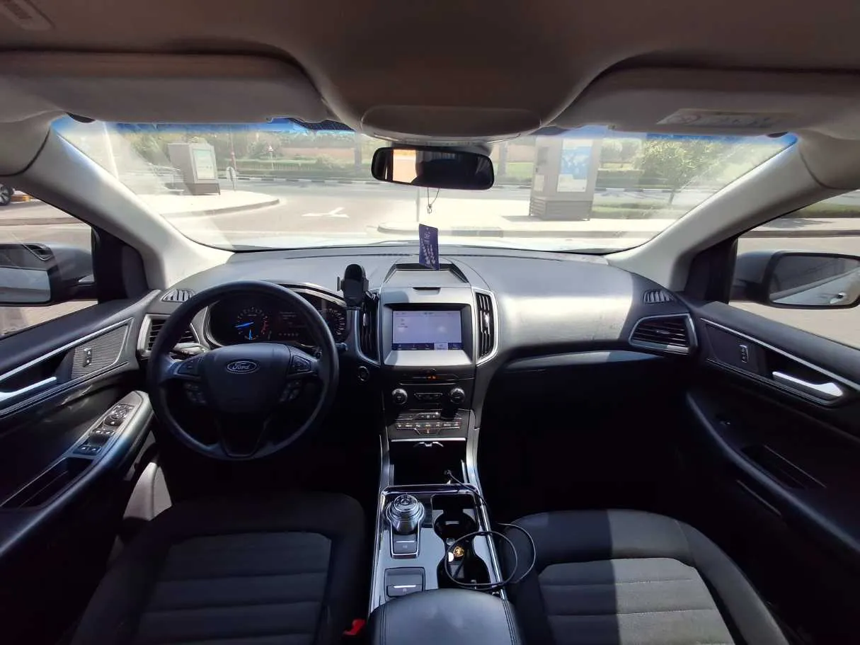 Car image 11