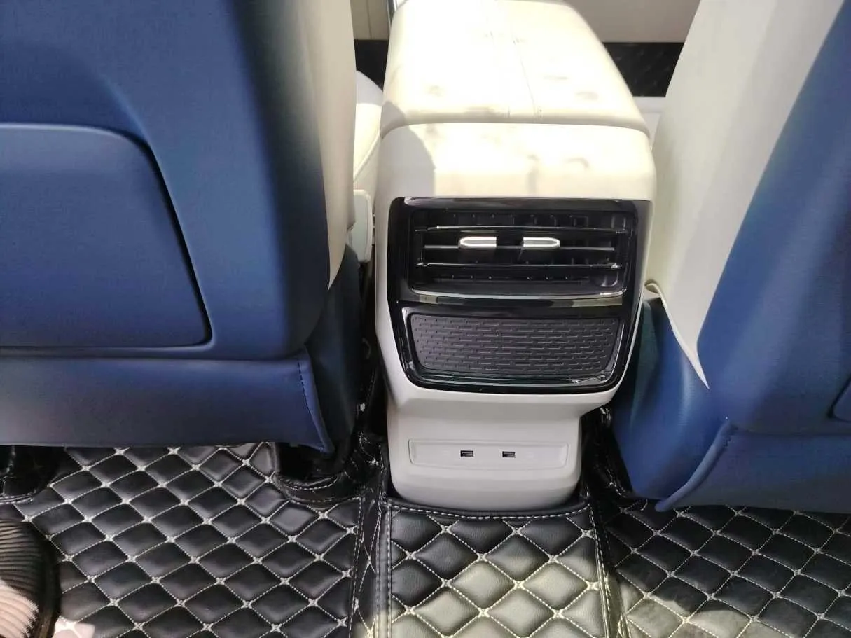 Car image 34