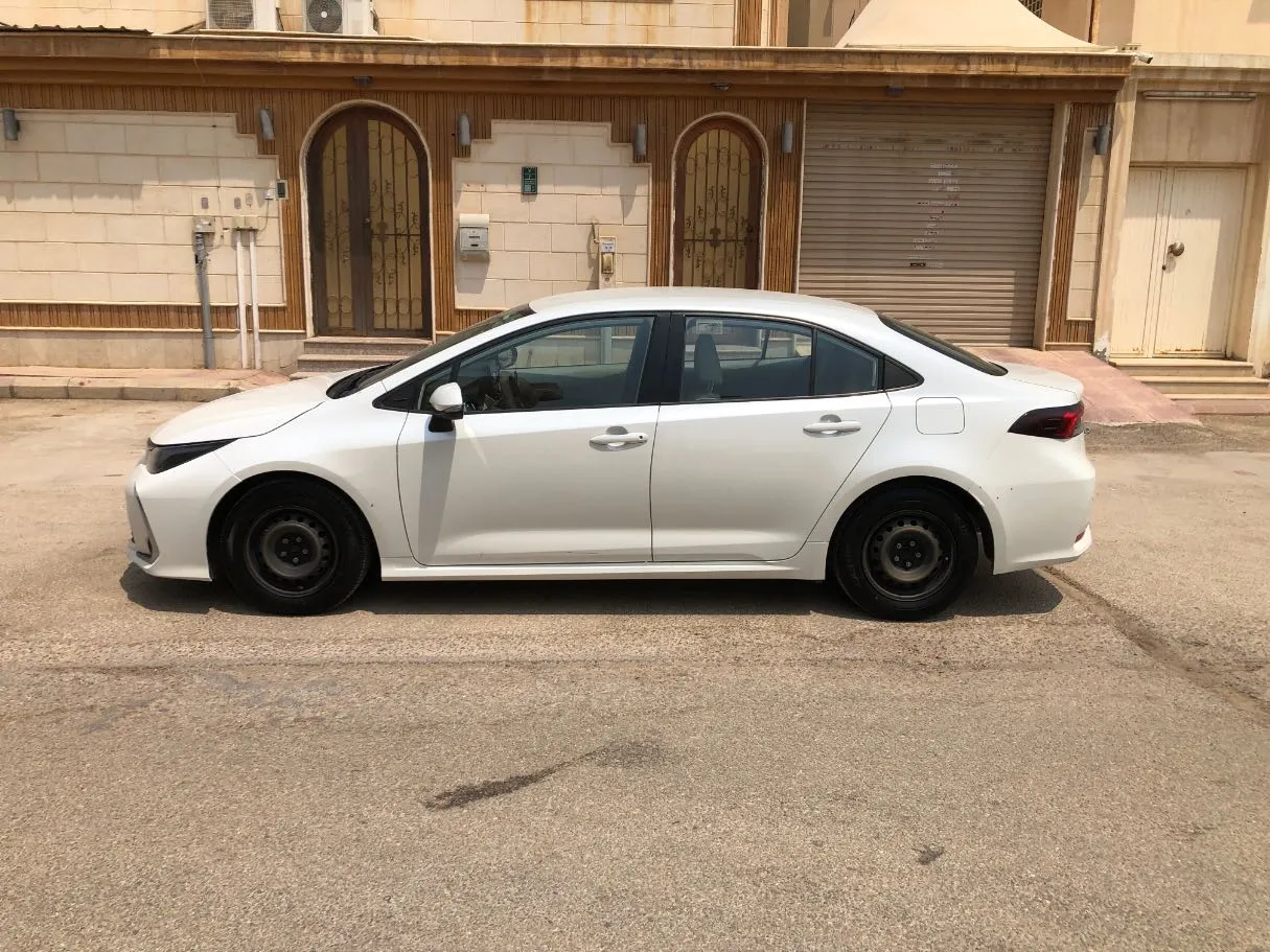 Car image 8