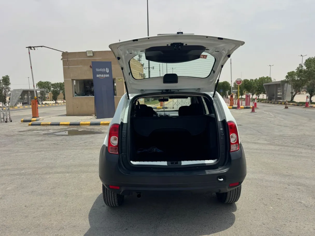 Car image 19