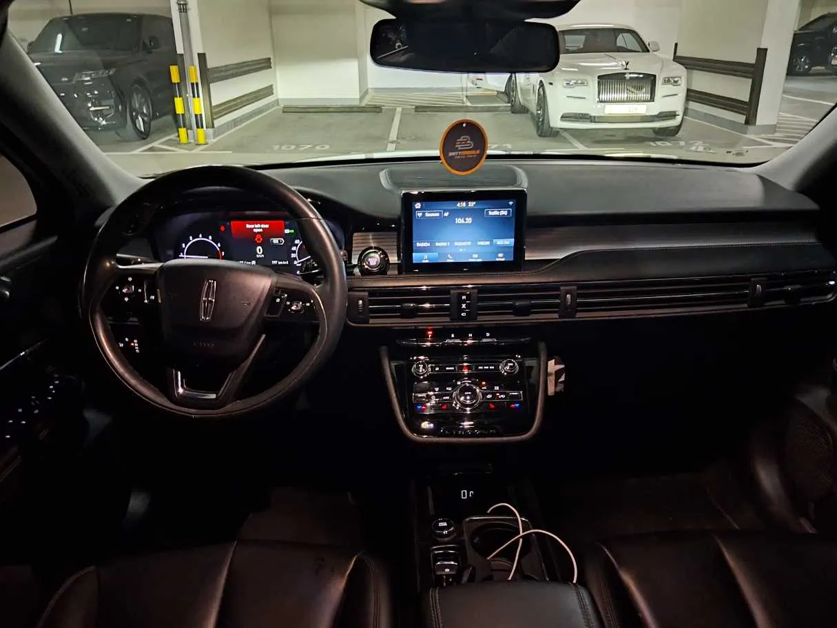 Car image 16