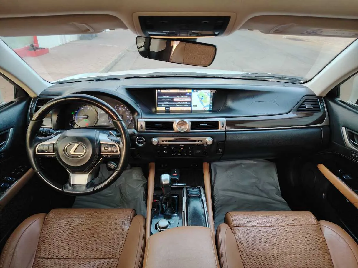 Car image 19