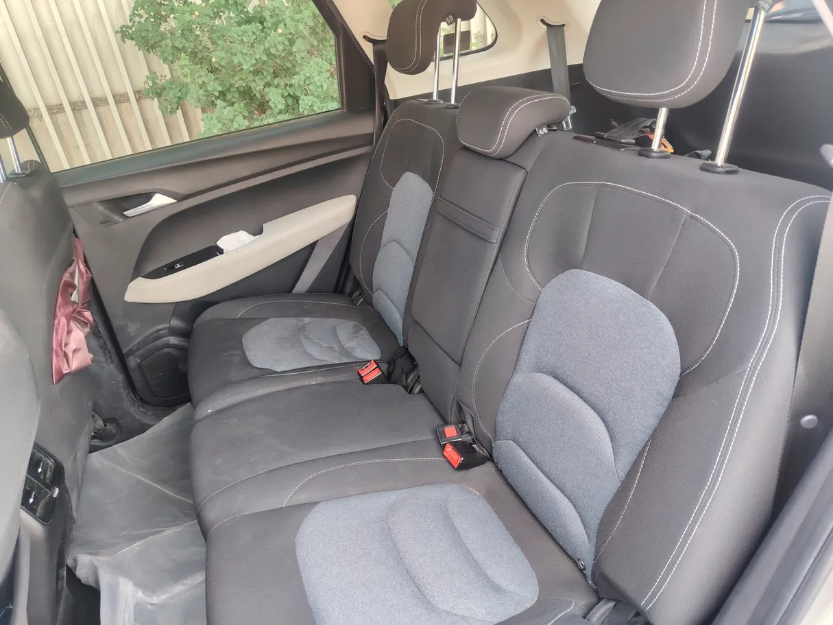 Car image 16