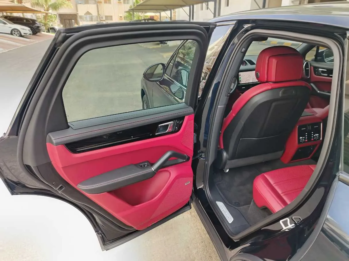 Car image 15