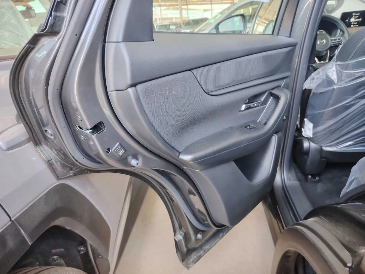 Car image 17