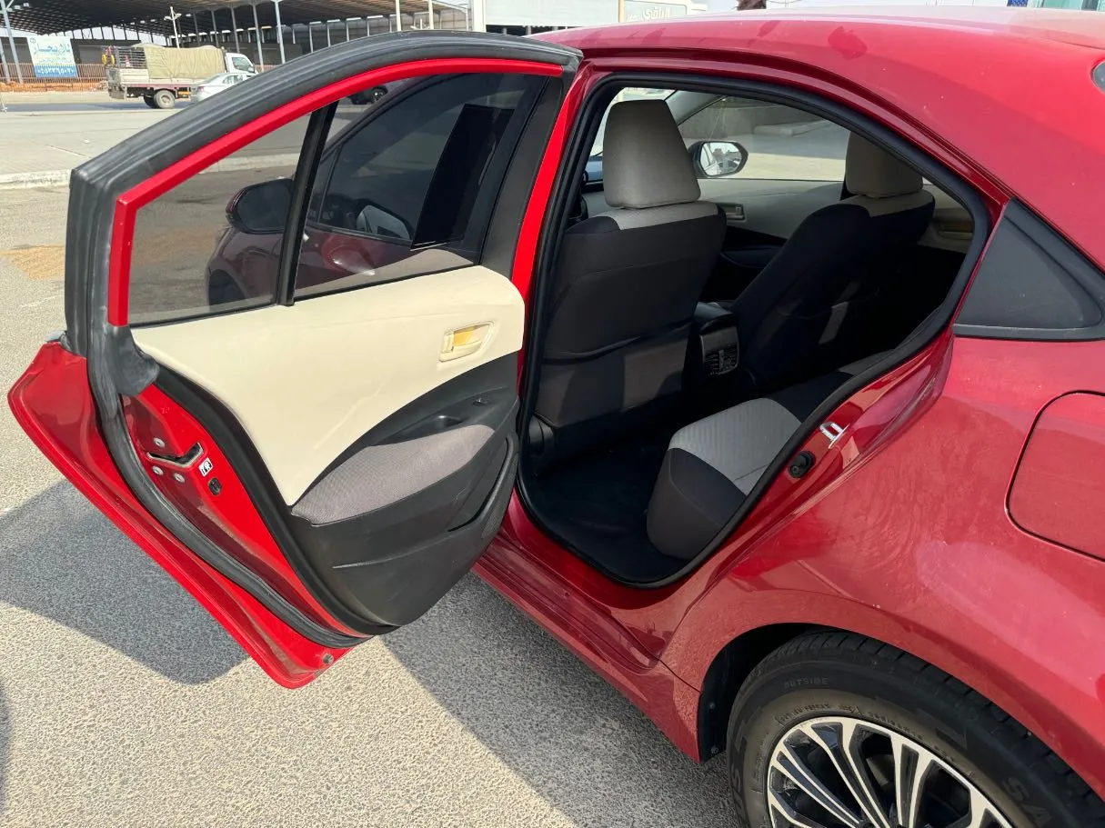 Car image 13