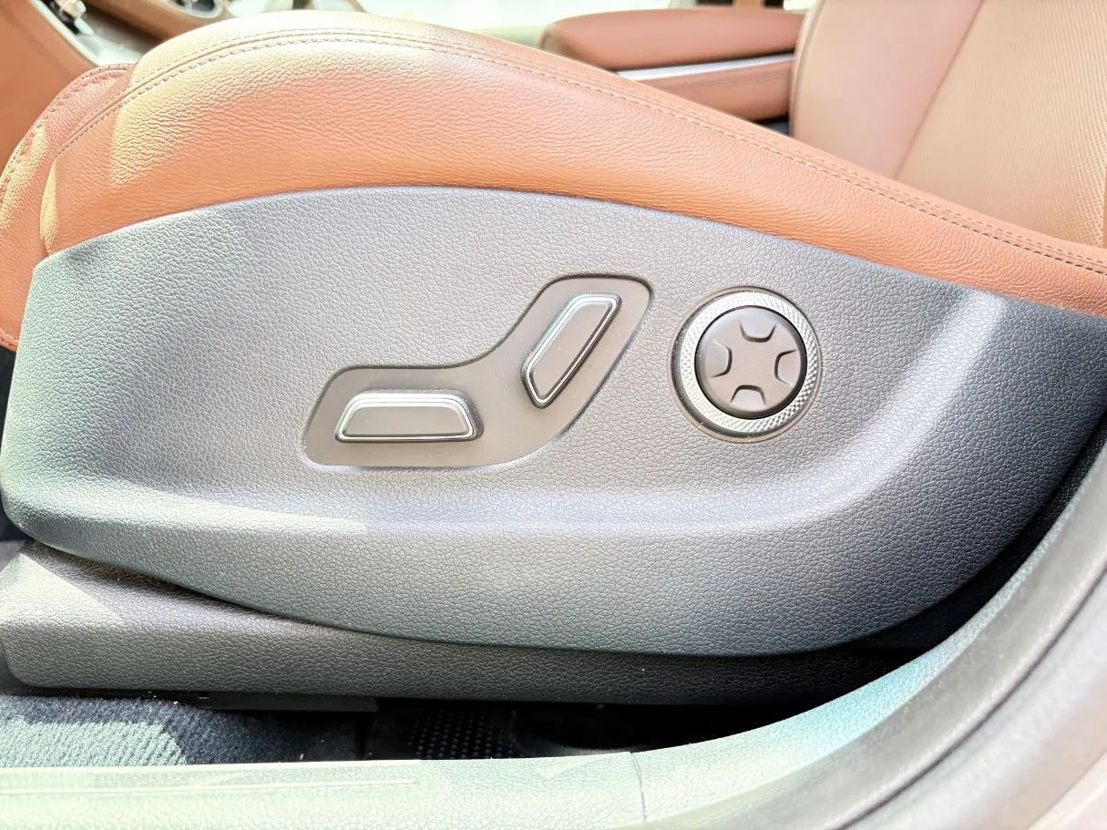 Car image 28