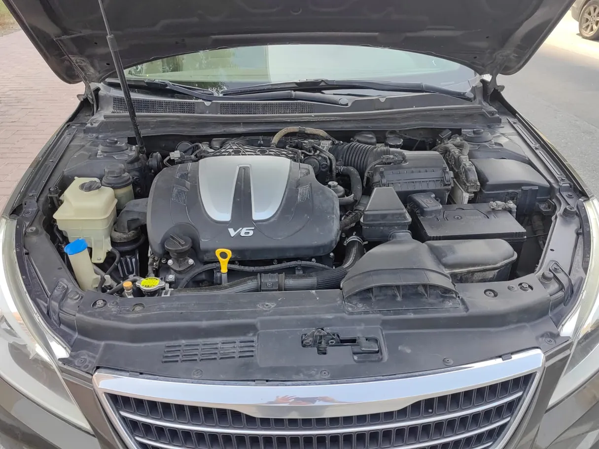 Car image 9