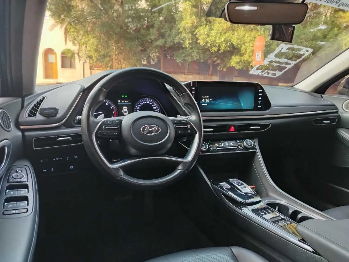 Car image 24