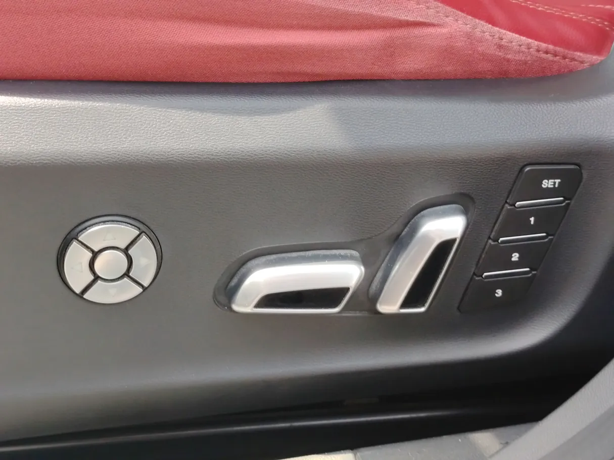 Car image 31