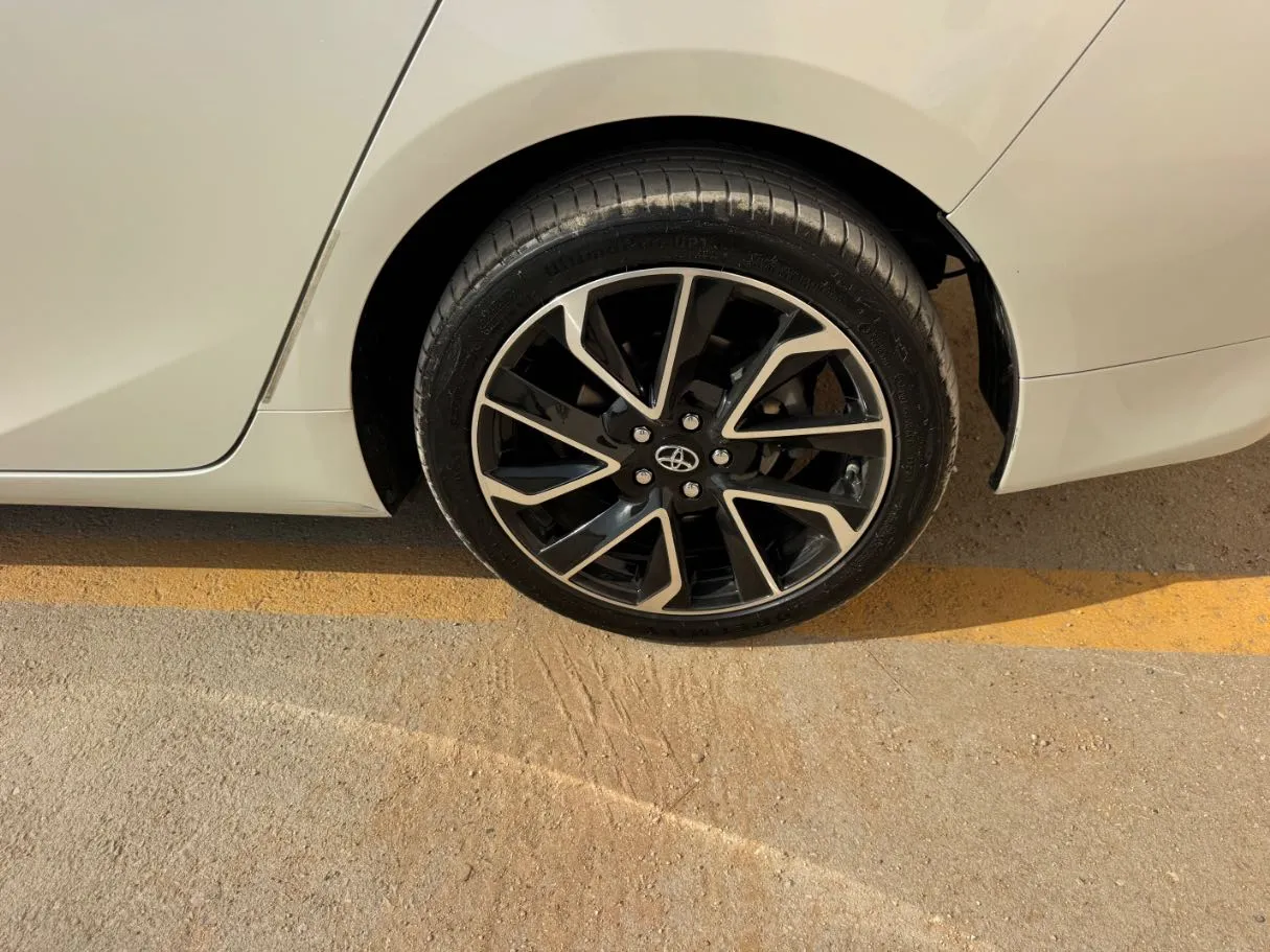 Car image 9