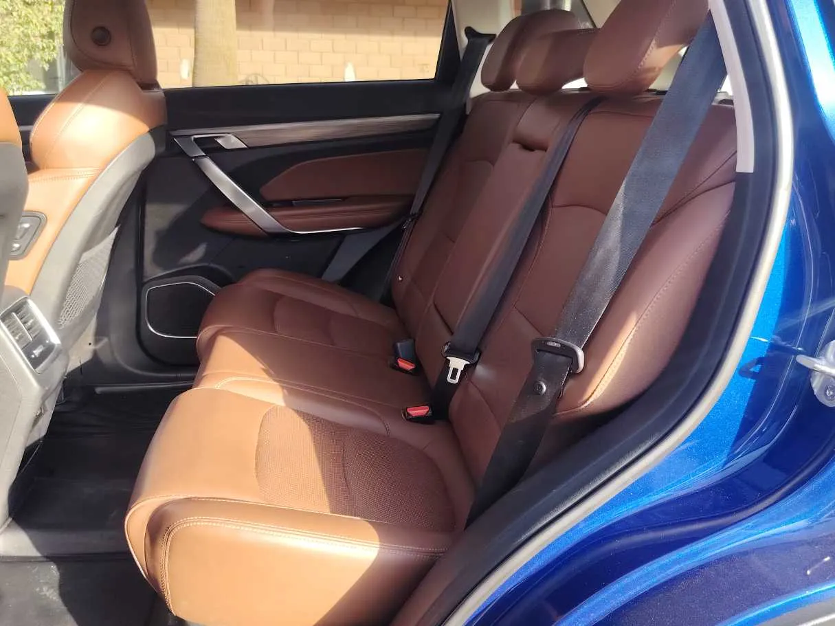 Car image 14