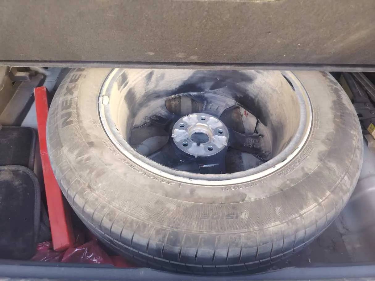 Car image 28