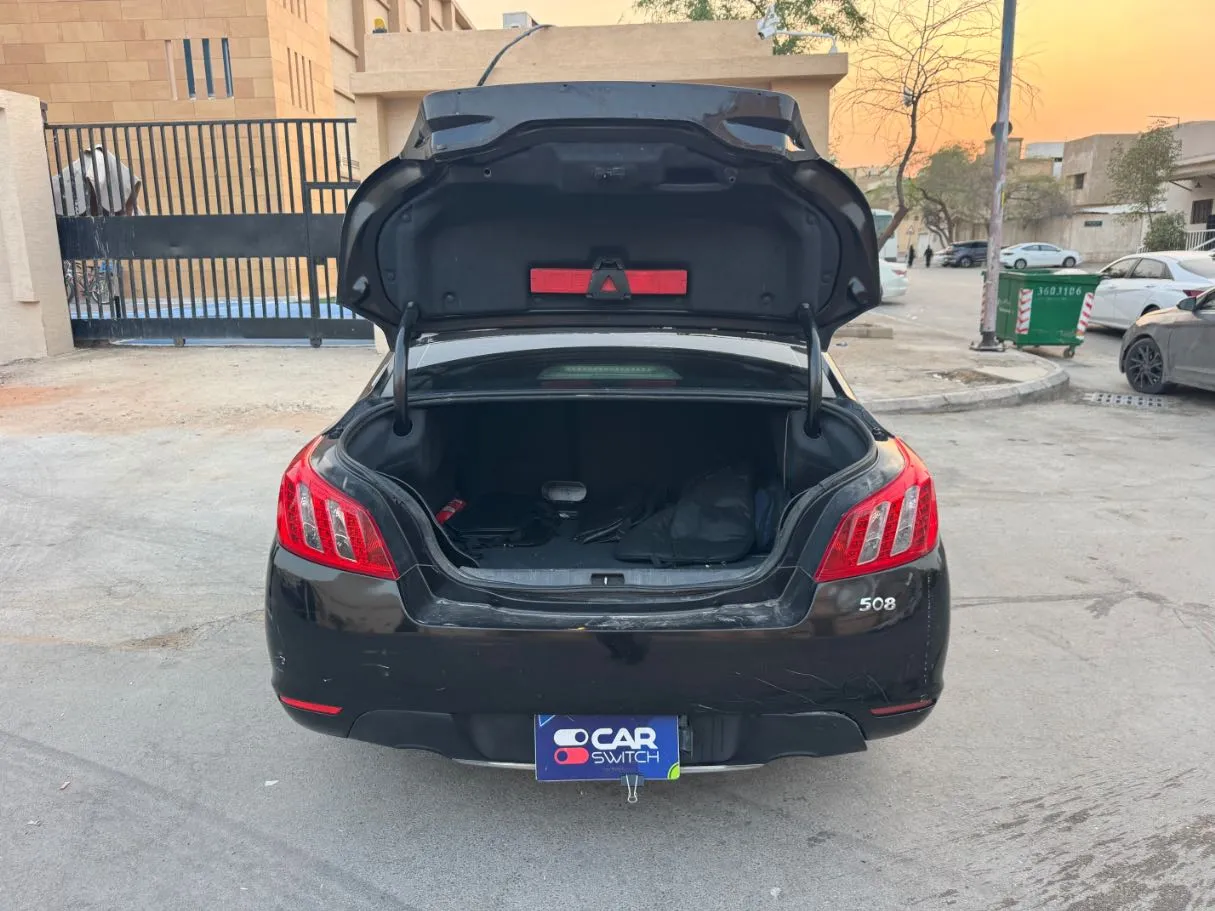 Car image 19