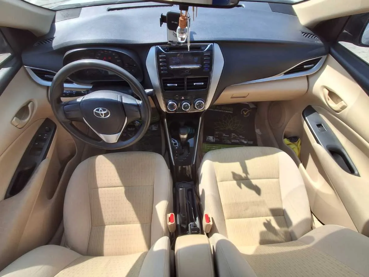 Car image 16