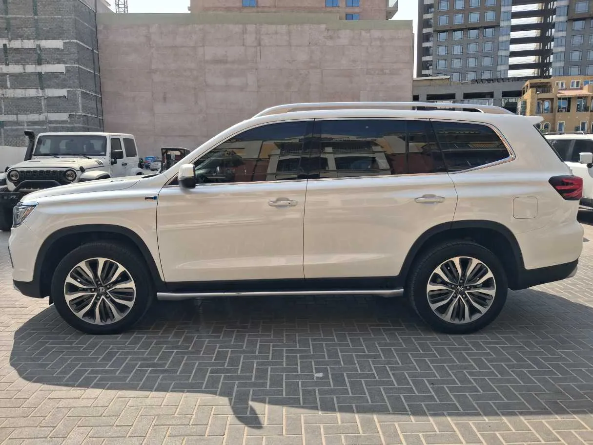 Car image 8